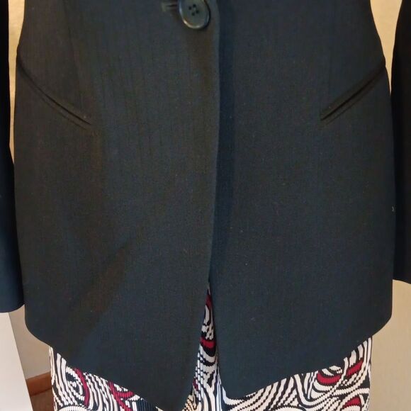 Giorgio Armani Classico Black Women's Blazer. Designer. Classic. Professional. - Picture 4 of 12